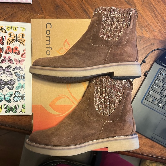 Comfortiva Rawnie rich brown suede boots, size 7.5, like new - Picture 10 of 11